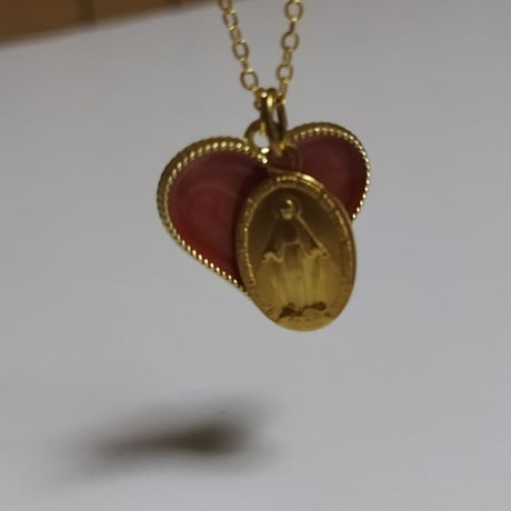 【新作】レッド／ ハートチャーム付奇跡のメダイネックレス エナメルの光沢とマーブルカラーが上品です✨