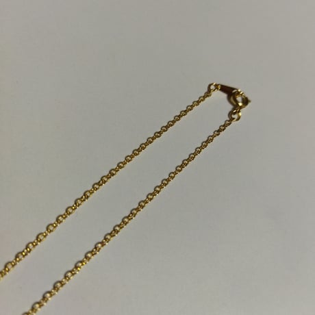 【新作】ホワイト／ ハートチャーム付奇跡のメダイネックレス◆エナメルの光沢とマーブルカラーが上品です✨