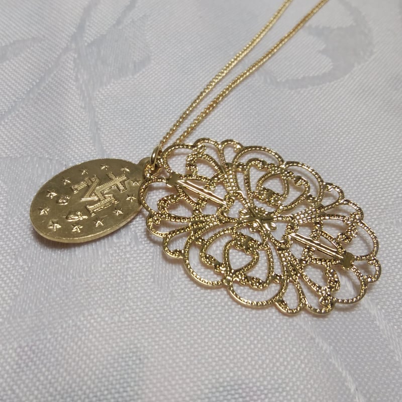 パリ奇跡のメダイ正規品／透かし花模様がエレガントなネックレスです