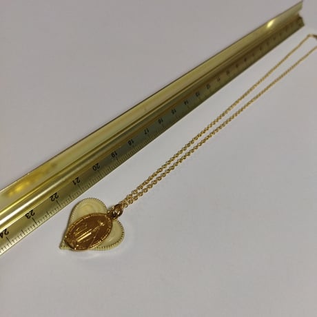 【新作】レッド／ ハートチャーム付奇跡のメダイネックレス エナメルの光沢とマーブルカラーが上品です✨