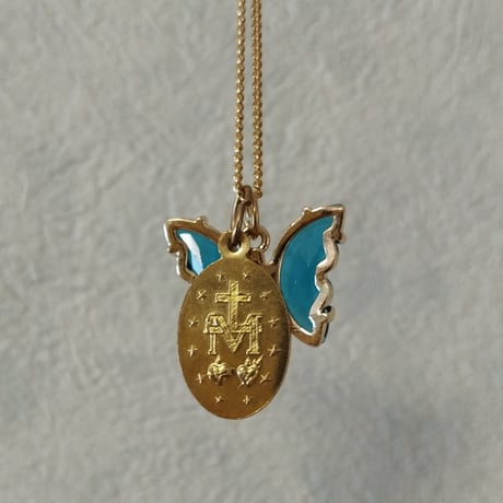 ◆奇跡のメダイ◆正規品／清浄感あふれるガラスの蝶々が美しい！リゾートにも✧