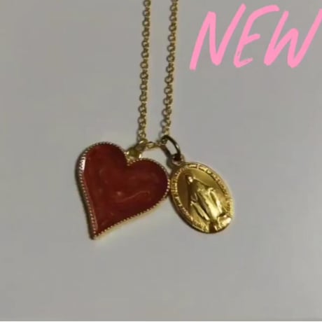 【新作】レッド／ ハートチャーム付奇跡のメダイネックレス エナメルの光沢とマーブルカラーが上品です✨