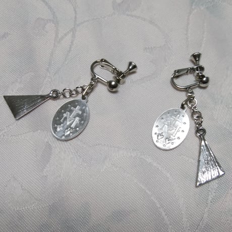 【再販は要相談】パリ奇跡のメダイ教会正規品／ビジューがキラリ*＊光を反射し美しいイヤリングです*＊