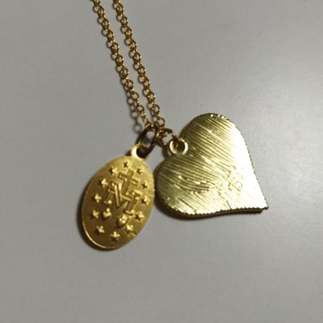 【新作】レッド／ ハートチャーム付奇跡のメダイネックレス エナメルの光沢とマーブルカラーが上品です✨