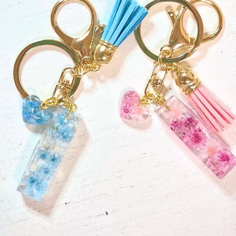 ドライフラワーのイニシャルキーホルダー(ブロック体）