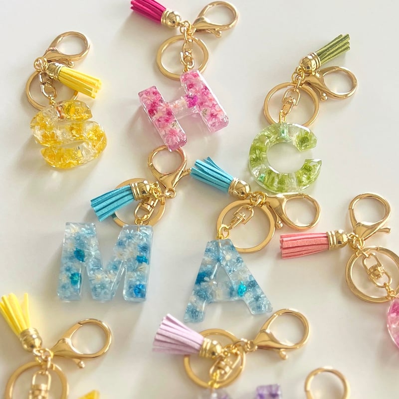 ドライフラワーのイニシャルキーホルダー(ブロック体） | mahalo3store