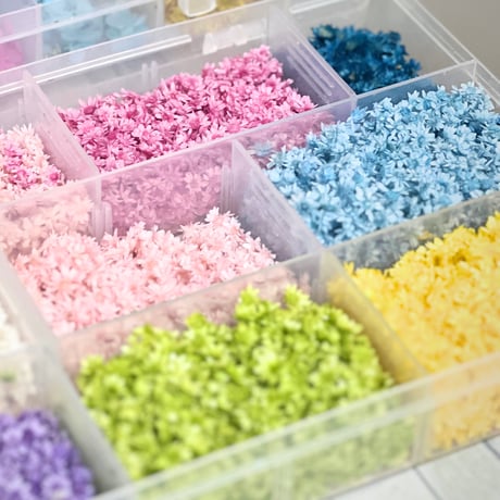 ドライフラワーのイニシャルキーホルダー(ブロック体）