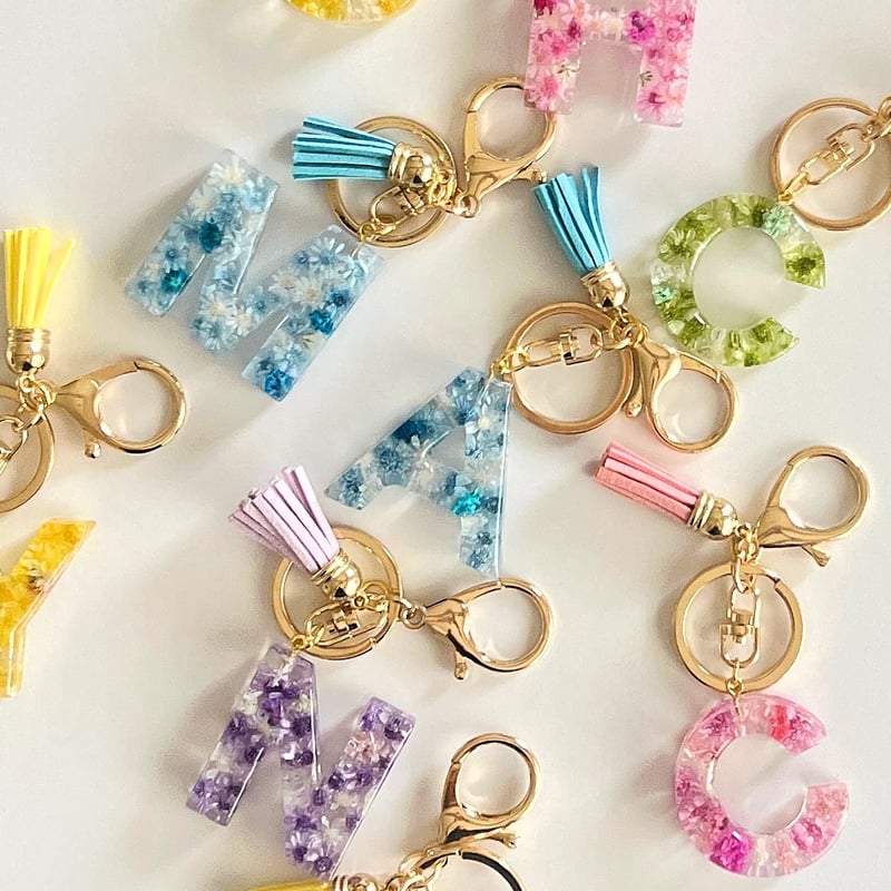 ドライフラワーのイニシャルキーホルダー(ブロック体） | mahalo3store