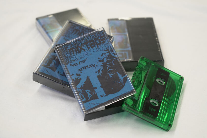 EP『Blur』［CD+Pins+Cassette Tape］ | Ryohu Official