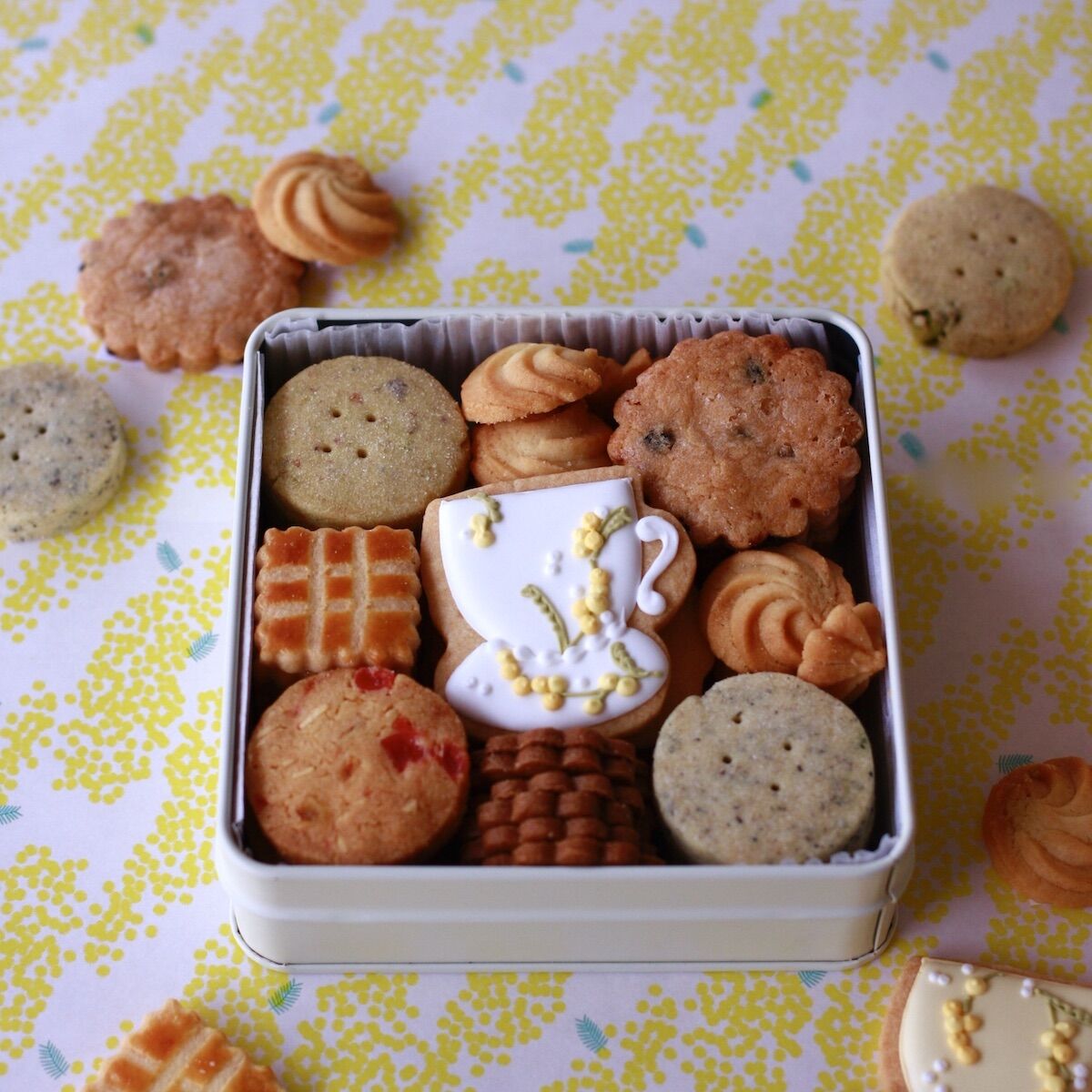 イラストレーター Spin クッキー缶　空き缶　4個 セット rn-