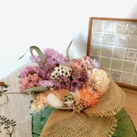 バスケットアレンジ 選べるギフトタグ♩すずらんとマーガレットのバスケットアレンジメント