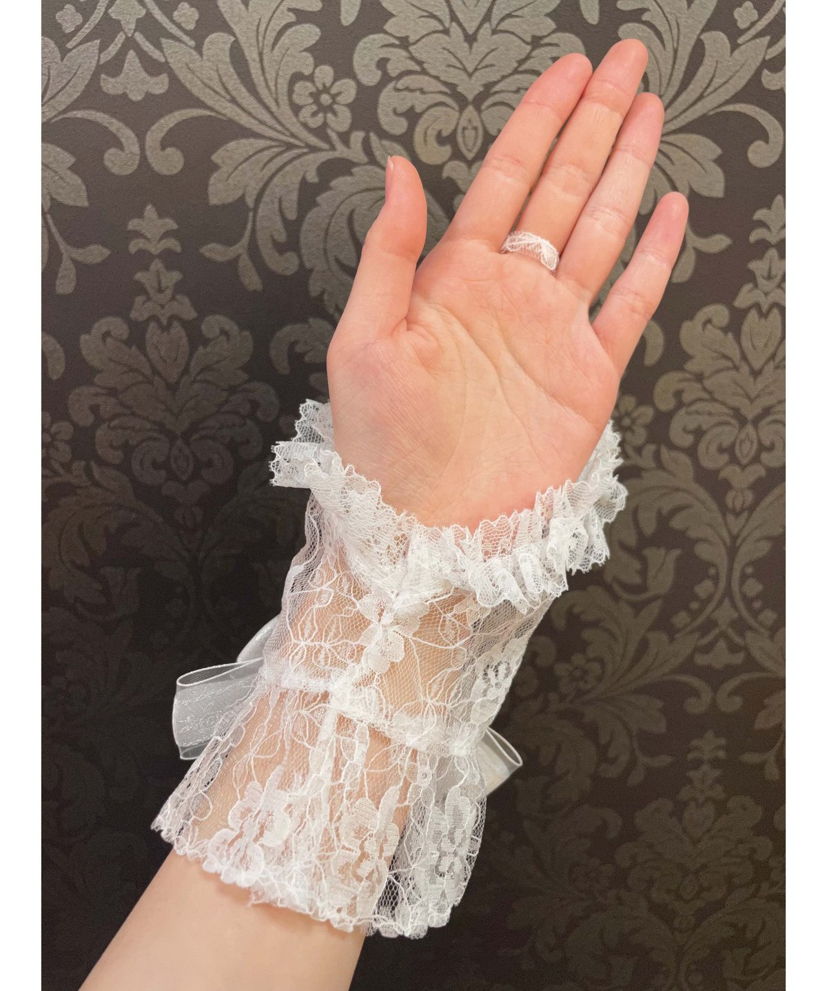 【ATELIER PIERROT】アトリエピエロ　レースグローブ　ショート丈　白　指ぬき　Lace Fingerless Gloves (short,  white)