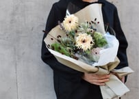 【店頭受け渡し】姉妹店pivoine 季節の花束 Mサイズ