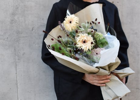 【店頭受け渡し】姉妹店pivoine 季節の花束 Mサイズ