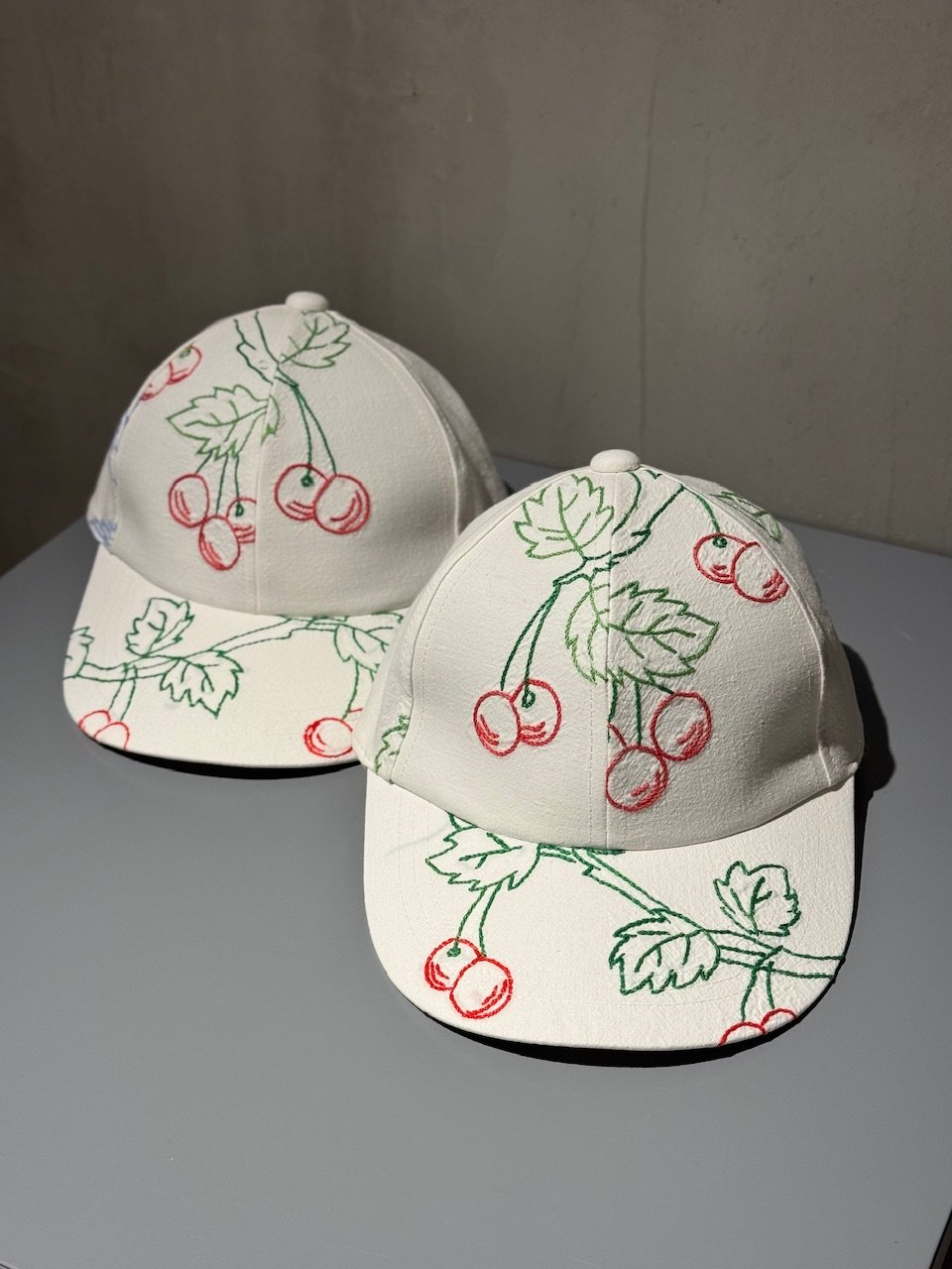 yukiemon アンティーククロス(オフホワイト) タグ付き　レース刺繍 yukiemon アンティーククロス(オフホワイト) タグ付き レース刺繍
