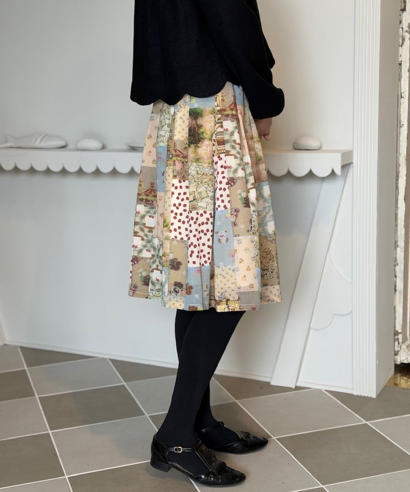 yukiemon コラージュ（小さめブラック） ミドル丈スカート yukiemon