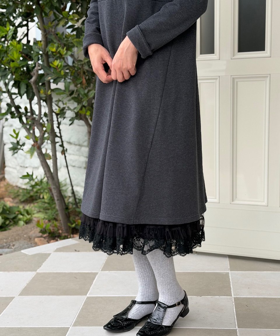 yukiemon刺繍入り黒のひざ丈ワンピース yukiemon ワンピース yukiemon刺繍入り黒のひざ丈ワンピース yukiemon