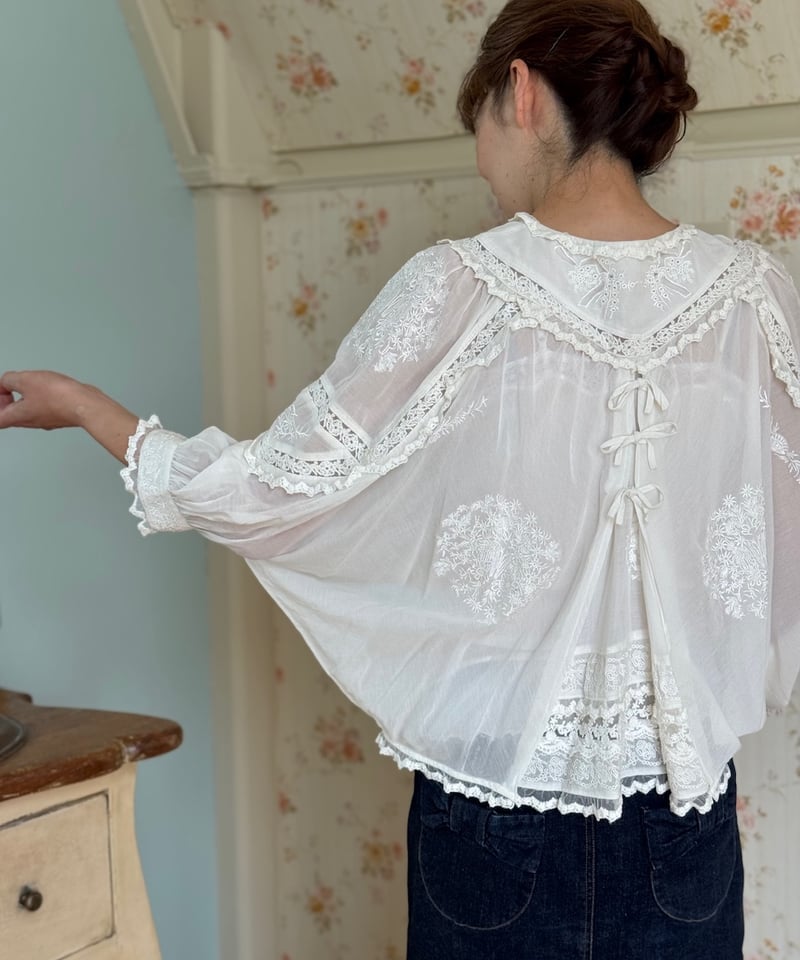 yukiemon スワンテイルボレロカーディガン スワンテイルボレロカーデ🦢 こだわりの刺繍をみっちり施した