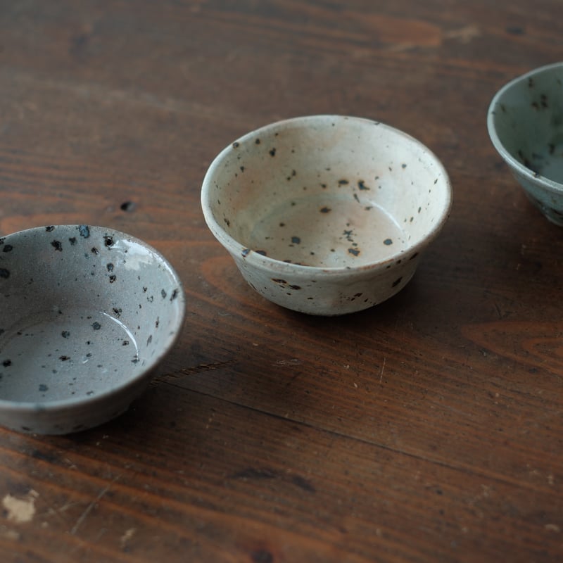 5 鉄飛び4寸小鉢 粉引 | うつわと手仕事 廻り道