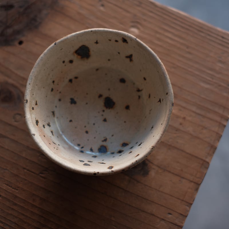 5 鉄飛び4寸小鉢 粉引 | うつわと手仕事 廻り道