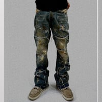 DESTROYED JEANS