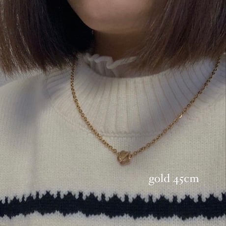 flower necklace