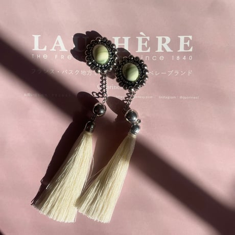 vintage:motif  whitex tassel