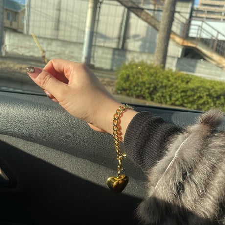 gold heart bracelet