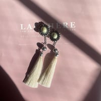 vintage:motif  whitex tassel