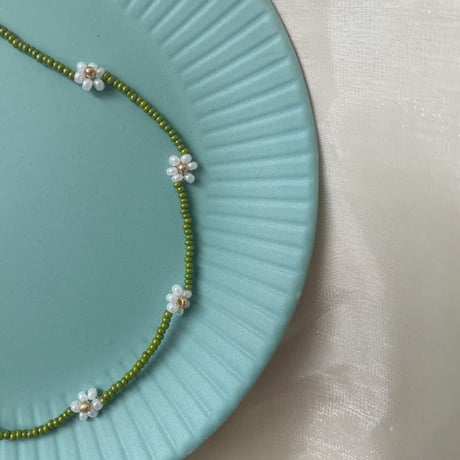 005.daisy  beads necklace