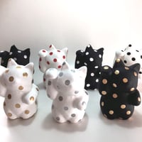 マネキドットネコ 《Dot-beckoning cat》