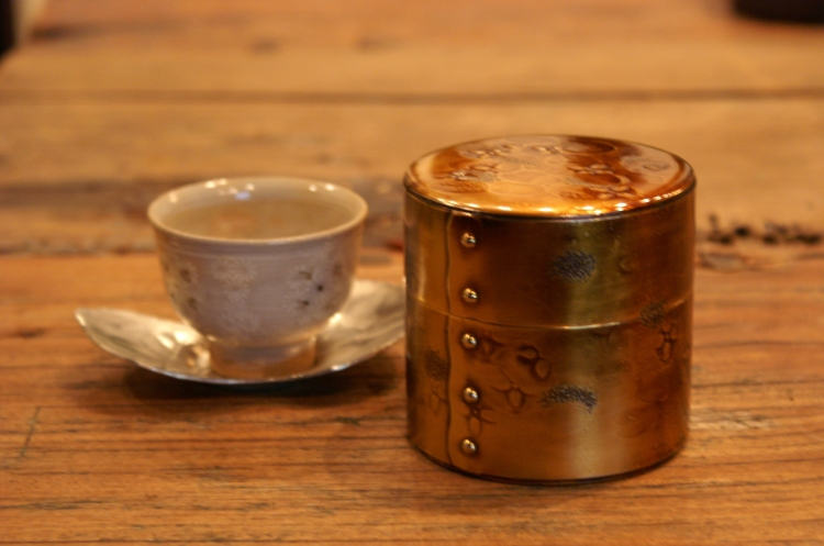 茶筒 銅 手作り 金色燻 八半斤 茶器【工芸ギフト】 工芸品 鍛造 茶筒 銅 手作り 金色燻 八半斤 茶器【工芸ギフト】 工芸品 鍛造