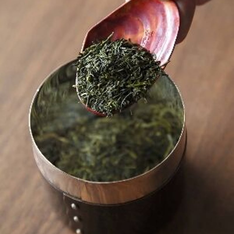 銅製 鋲止茶筒 八半 群青の海 さくら貝形茶さじ付 茶器【工芸 銅製 鋲止茶筒 八半 群青の海 さくら貝形茶さじ付 茶器【工芸