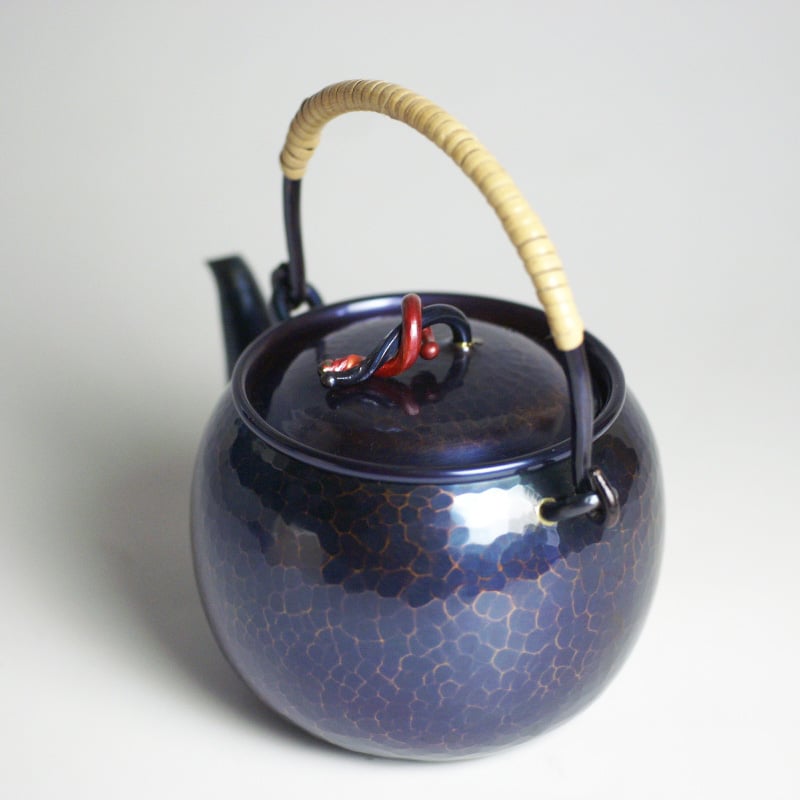 急須 銅器 手作り 青藍色 丸形 鎚肌 吊手 茶漉し 二合用 茶器【工芸