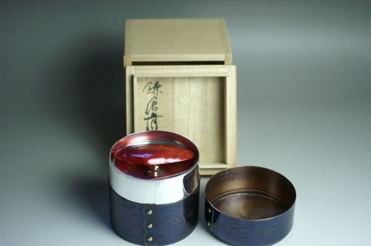 銅製 鋲止茶筒 八半 群青の海 さくら貝形茶さじ付 茶器【工芸 銅製 鋲止茶筒 八半 群青の海 さくら貝形茶さじ付 茶器【工芸