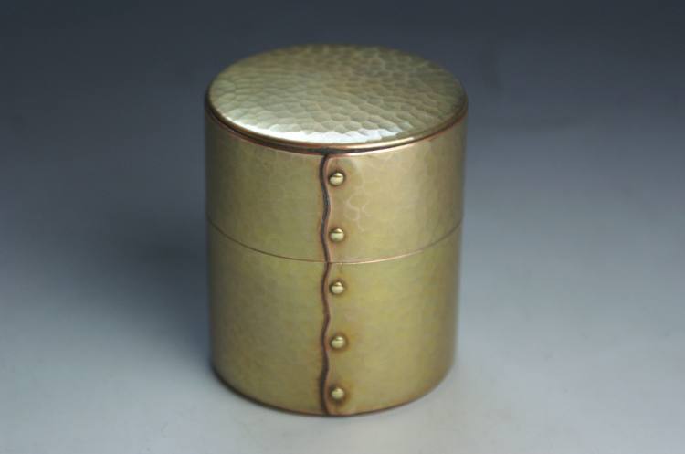 銅器 茶筒 茶器 茶道具 香道具 物入れ 装飾品 工芸品 置物 手作り銅器 茶筒（茶入れ） こがね色 50g入用 茶器 工芸品 鍛造
