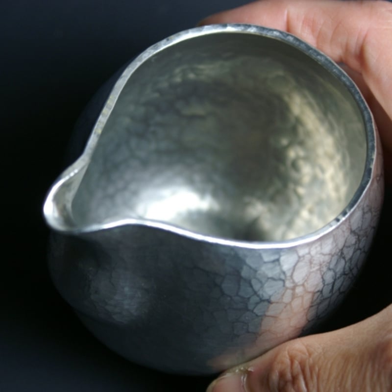 迫力のある片口　手彫り　くり抜き　酒器 酒器 手づくり片口 | iichi 日々の暮らしを心地よくする