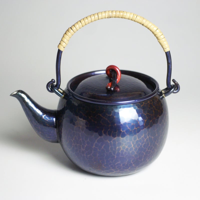 急須 銅器 手作り 青藍色 丸形 鎚肌 吊手 茶漉し 二合用 茶器【工芸