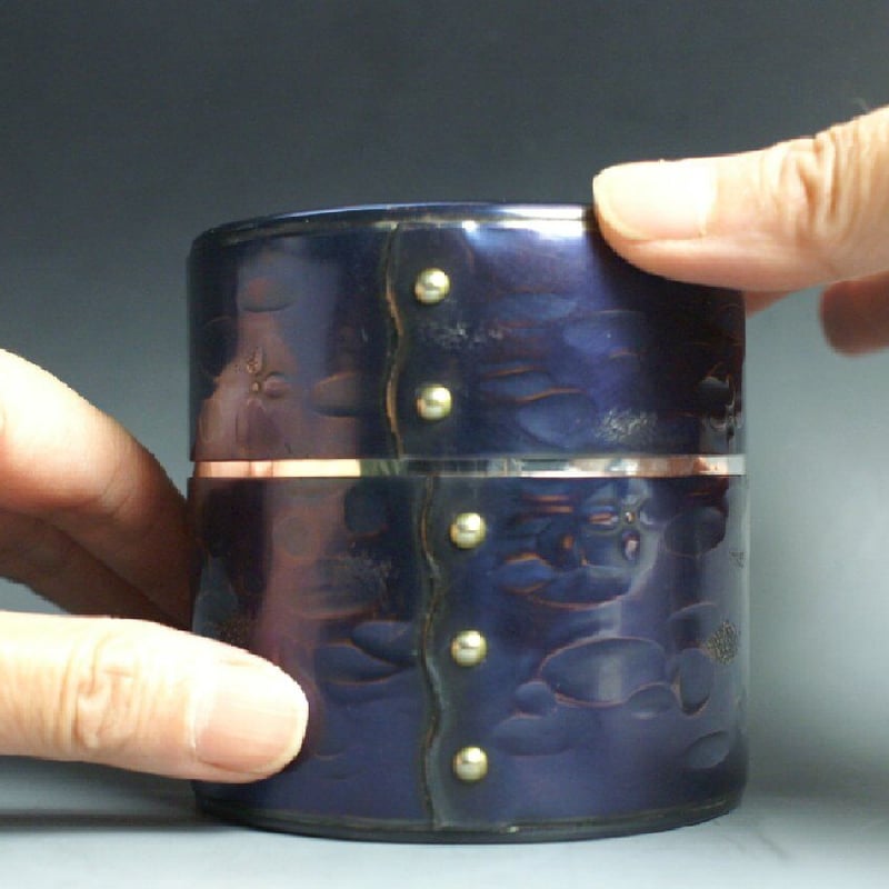 銅製 鋲止茶筒 八半 群青の海 さくら貝形茶さじ付 茶器【工芸 銅製 鋲止茶筒 八半 群青の海 さくら貝形茶さじ付 茶器【工芸