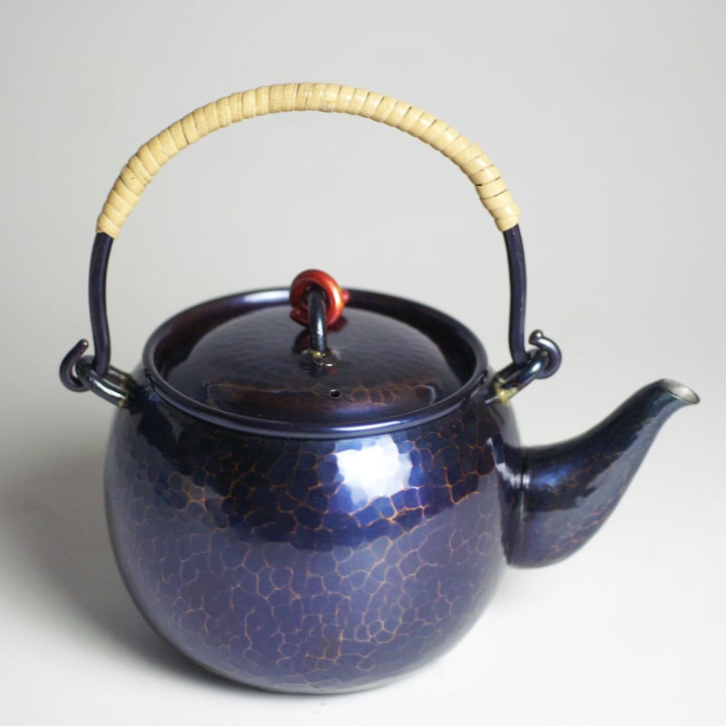 急須 銅器 手作り 青藍色 丸形 鎚肌 吊手 茶漉し 二合用 茶器【工芸