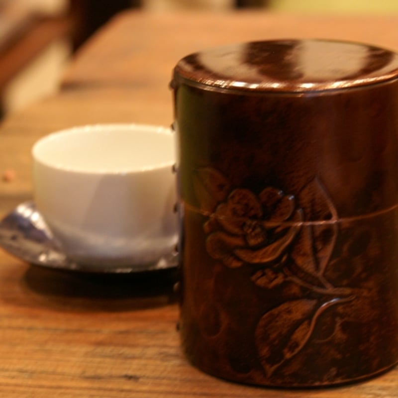 手作銅器 茶筒 宣徳 燻 椿 四半斤 茶器 | 鎌倉清雅堂