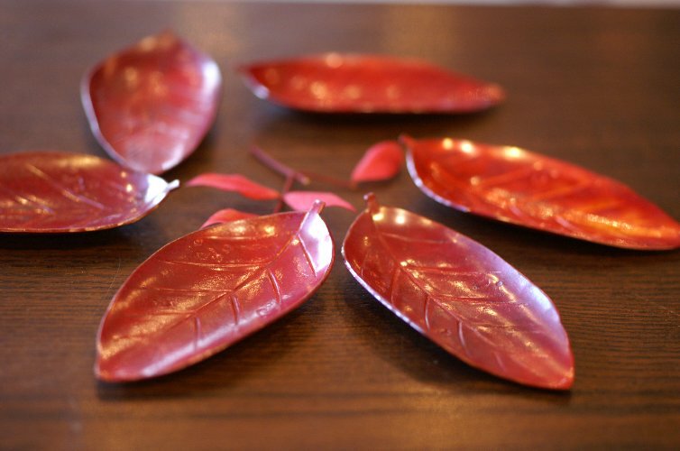 茶箕（茶さじ）紅木の葉 茶器 【工芸ギフト】 工芸品 鍛造 おしゃれ
