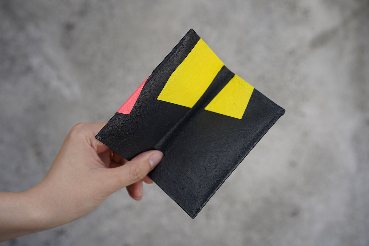 名刺ケース「持ち歩く壁」ホワイト / ブラック（一点もの） カガリ