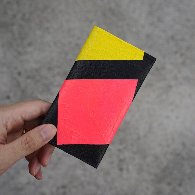 名刺ケース「持ち歩く壁」ホワイト / ブラック（一点もの） カガリ