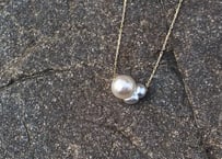 《Geo-Collection》 Angel L001 (NECKLACE) K10 South Sea Pearl