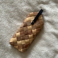 [min favorit  YKR8] 白樺細工のめがねケース（黒い革ハンドル付き）