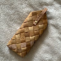 [min favorit  YKR9] 白樺細工のめがねケース（ヌメ革のハンドル付き）