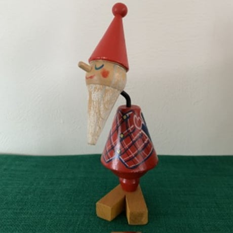 [Dala Treasures 76]  スウェーデン  目を閉じたやさしいトムテさん