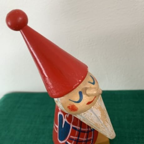 [Dala Treasures 76]  スウェーデン  目を閉じたやさしいトムテさん