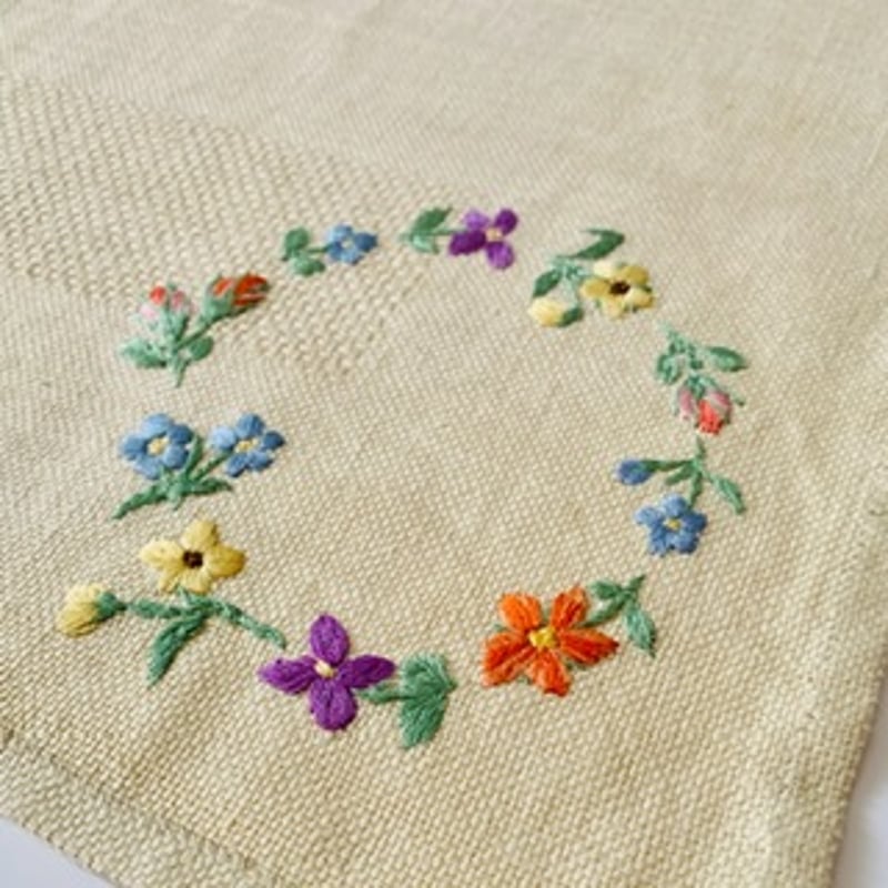 Dala Treasures 99] スウェーデン 花輪の刺繍のクロス | Sweet Sw